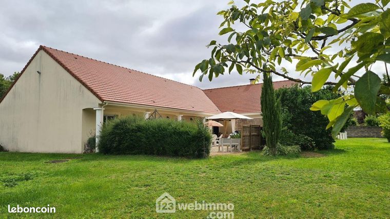 Maison 8 pièces 230 m²