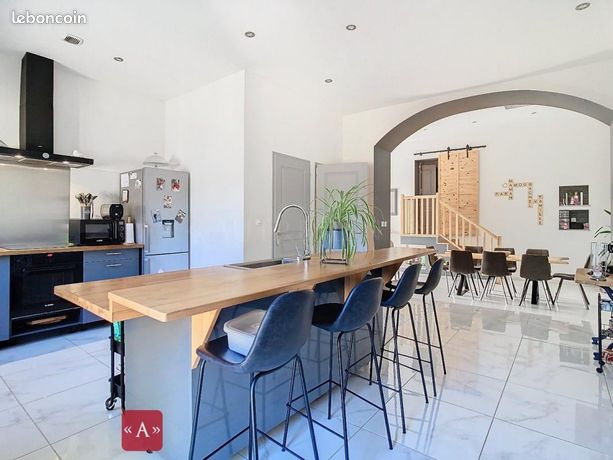Maison 7 pièces 210 m²