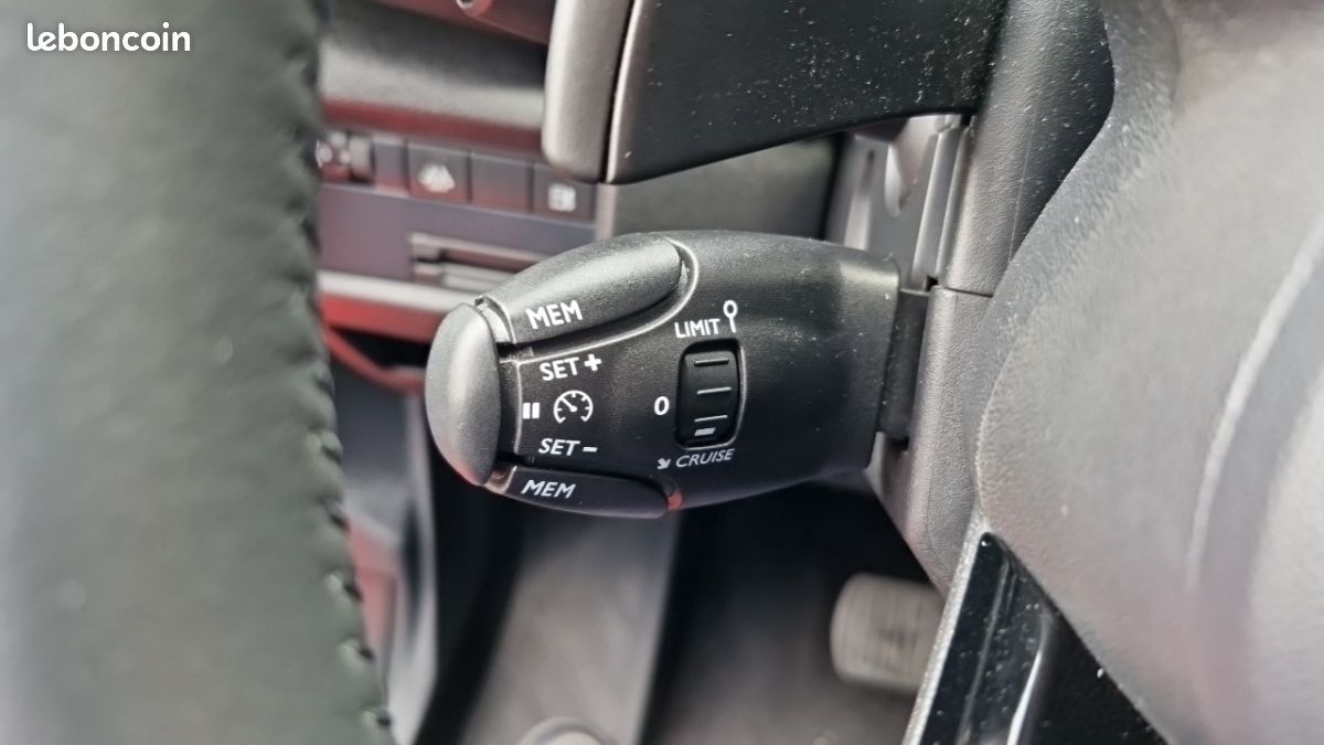 Citroën C5 Aircross HYBRIDE RECHARGEABLE 225 E-EAT8 FEEL PACK (image 21)