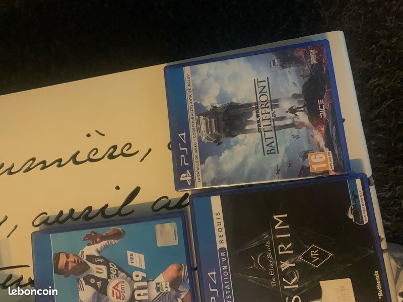 Ps4 pro + psvr 1 + 2 manettes + 14 jeux (image 8)