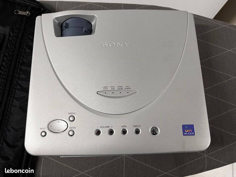 Projecteur Sony VPL-DX102 économe en énergie avec 6 modes d'image à