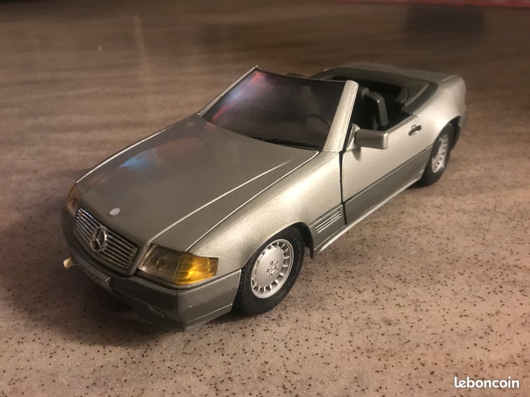 Miniature Maisto Mercedes 500 SL 1989 - 1/18, Noire, Modèle D'occasion Voiture De Collection