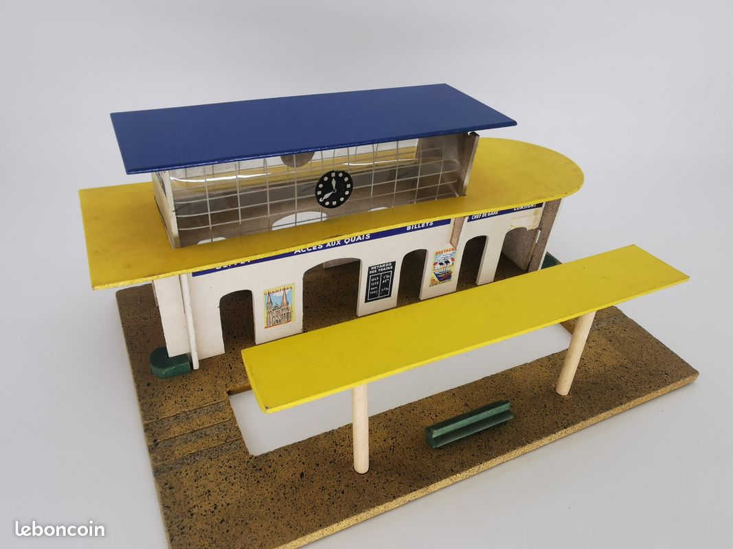 HORNBY :Gare En Tôle Echelle 0, fabriquée en ANGLETERRE