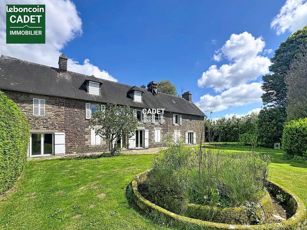 Maison 10 pièces 298 m² · à Saint-Sauveur-la-Pommeraye · 298 m² · 349 000 €