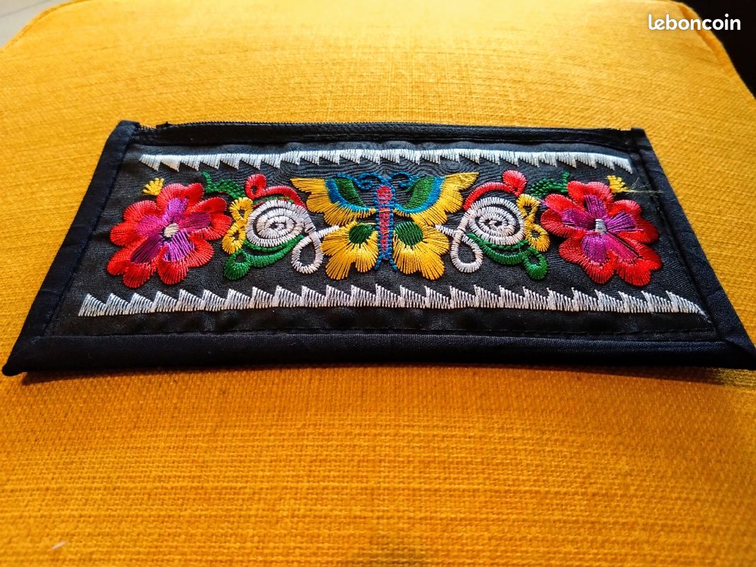🦋🏵️ Jolie pochette brodée motif papillon et fleurs (image 5)