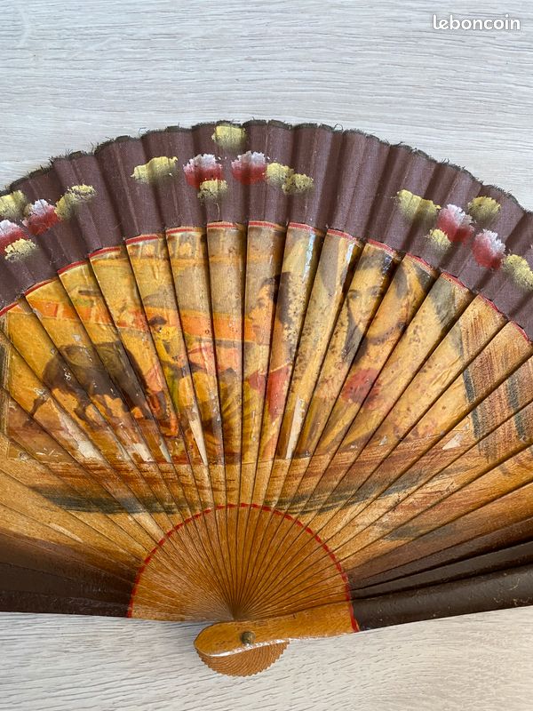 Éventail En Bois Et Tissu Orange – Motifs Colorés Et Vibrants, Parfait Pour L'été