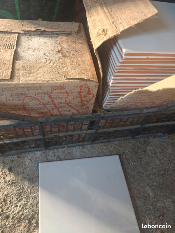 Faience blanche 20x20 ep7 2.4m2 (image 1)