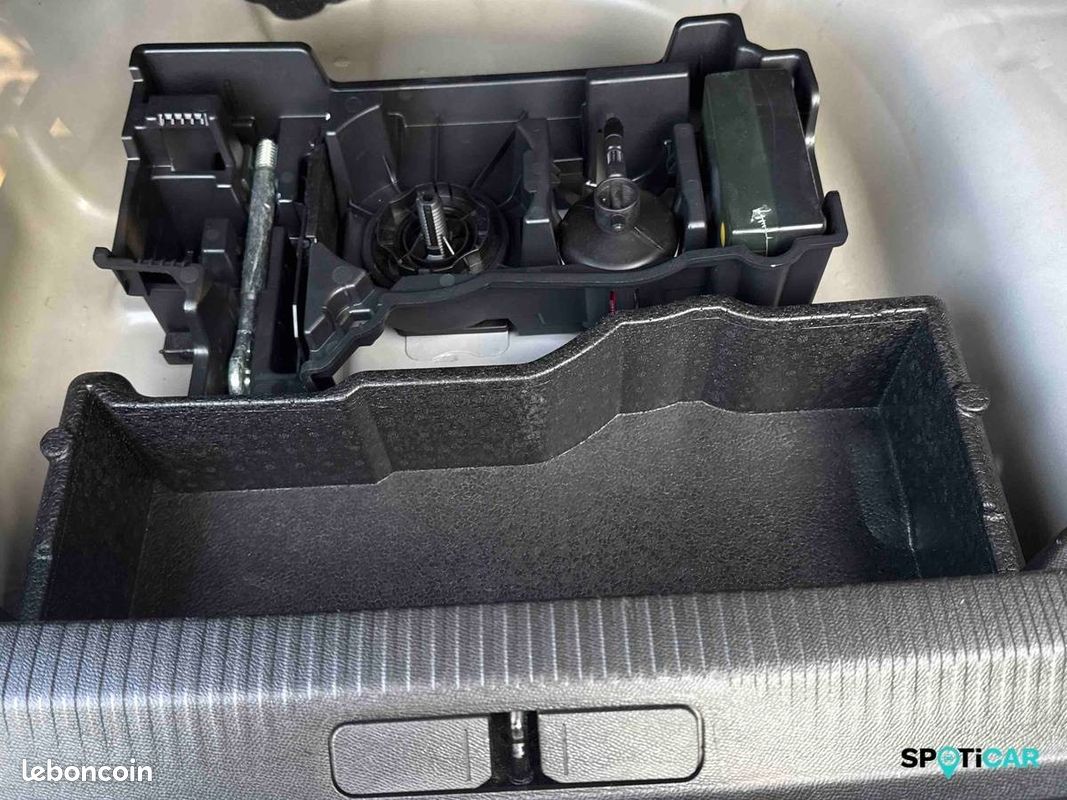 PEUGEOT 2008 PureTech 130 S&S EAT8 Allure (image 21)