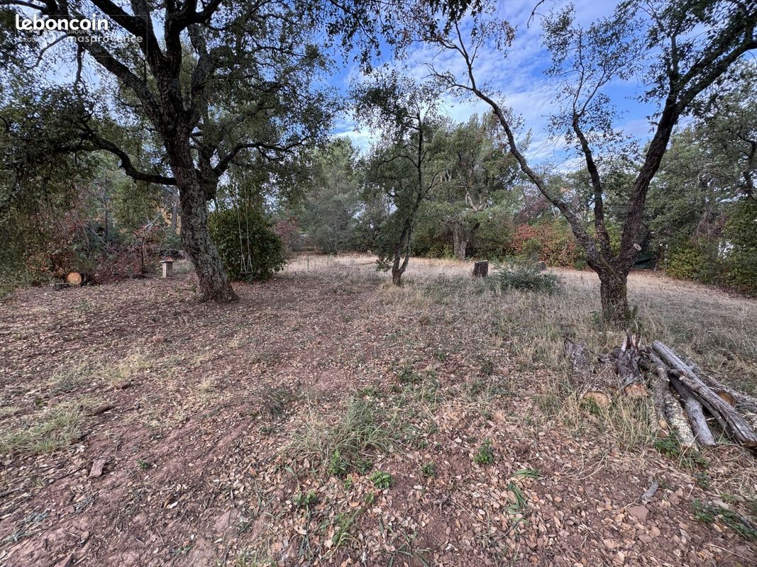 Terrain 1155 m² · au Cannet-des-Maures · 210 000 €