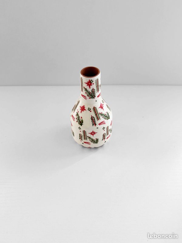 Petit Vase Soliflore en Céramique Fleux – Motifs Sapins et Étoiles (image 1)