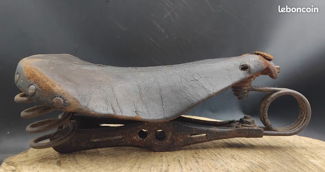 Selle De Vélo Ancienne Cuir à Ressort, Fabrication Française, Vélo Route