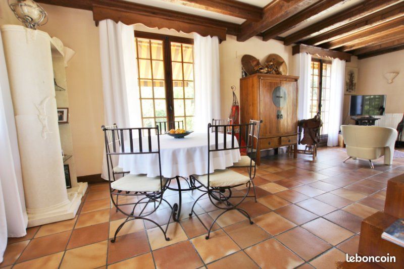 Maison 8 pièces 230 m² - Thouars 79100 (image principale 3)