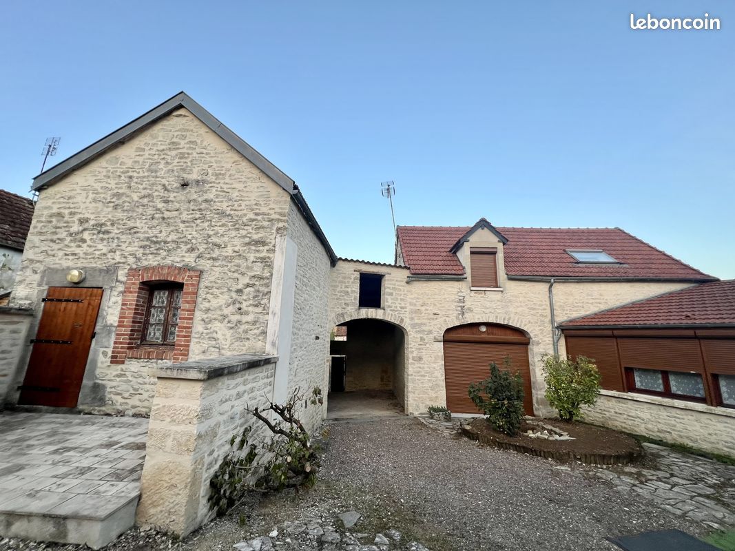 Maison 6 pièces 140 m² · à Fulvy · 140 m² · 120 000 €