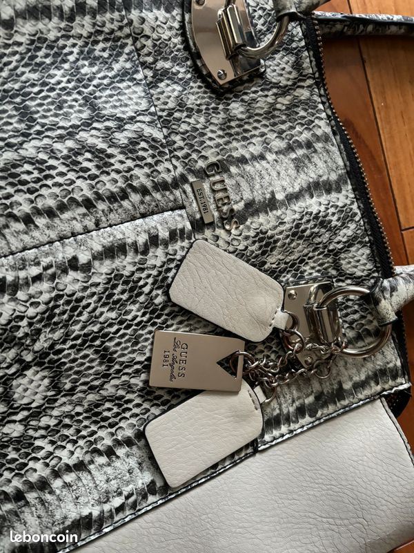 Grand Sac à main type Cabas femme Guess Accessoires Bagagerie