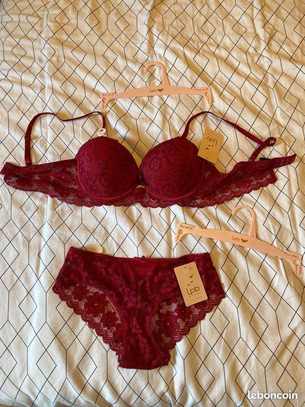 Ensemble lingerie les petites bombes neuf Vêtements