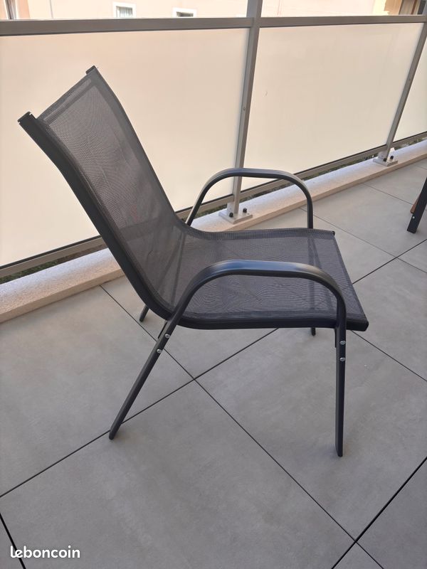 Vente 4 chaises neuves (image 1)