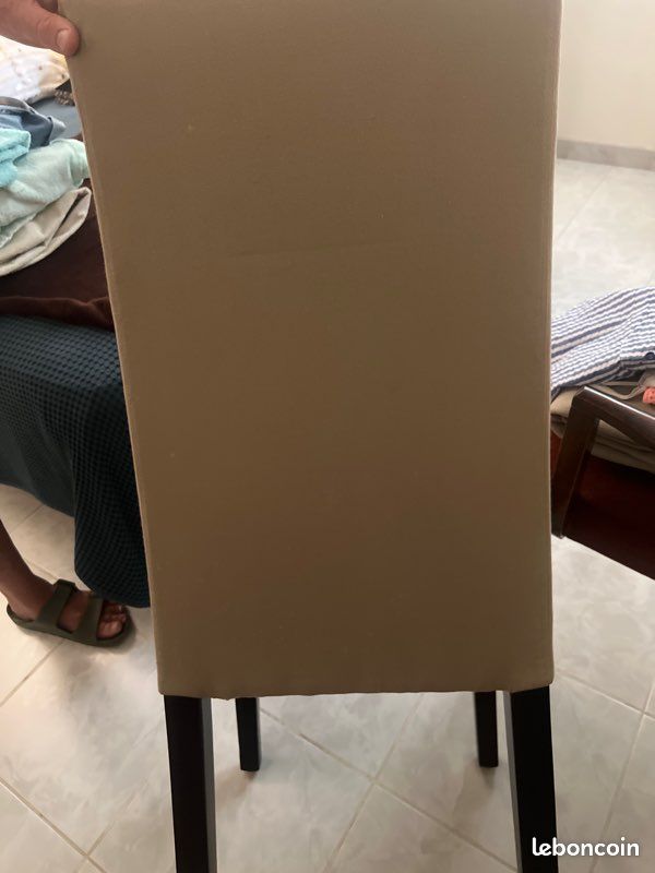 Chaise capitonnée beige (image 4)
