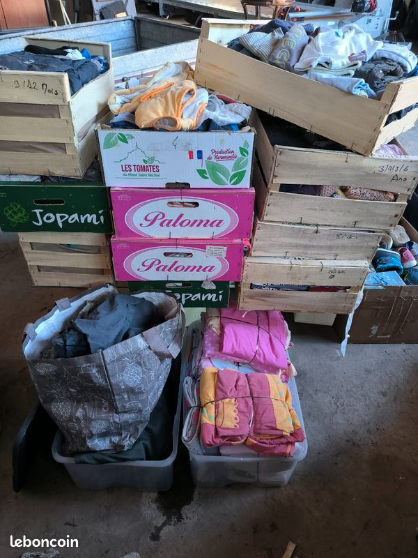 Lot revendeur plus de 400 vêtements et chaussures hommes femmes