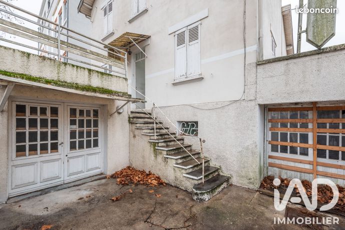 Maison 10 pièces 487 m² — 2
