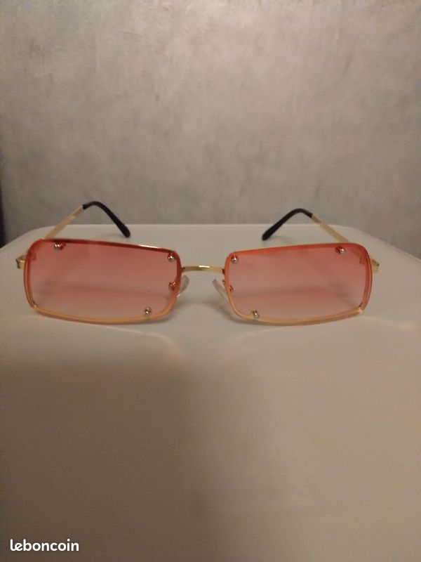 Lunettes de soleil femme réf 25 (image 2)