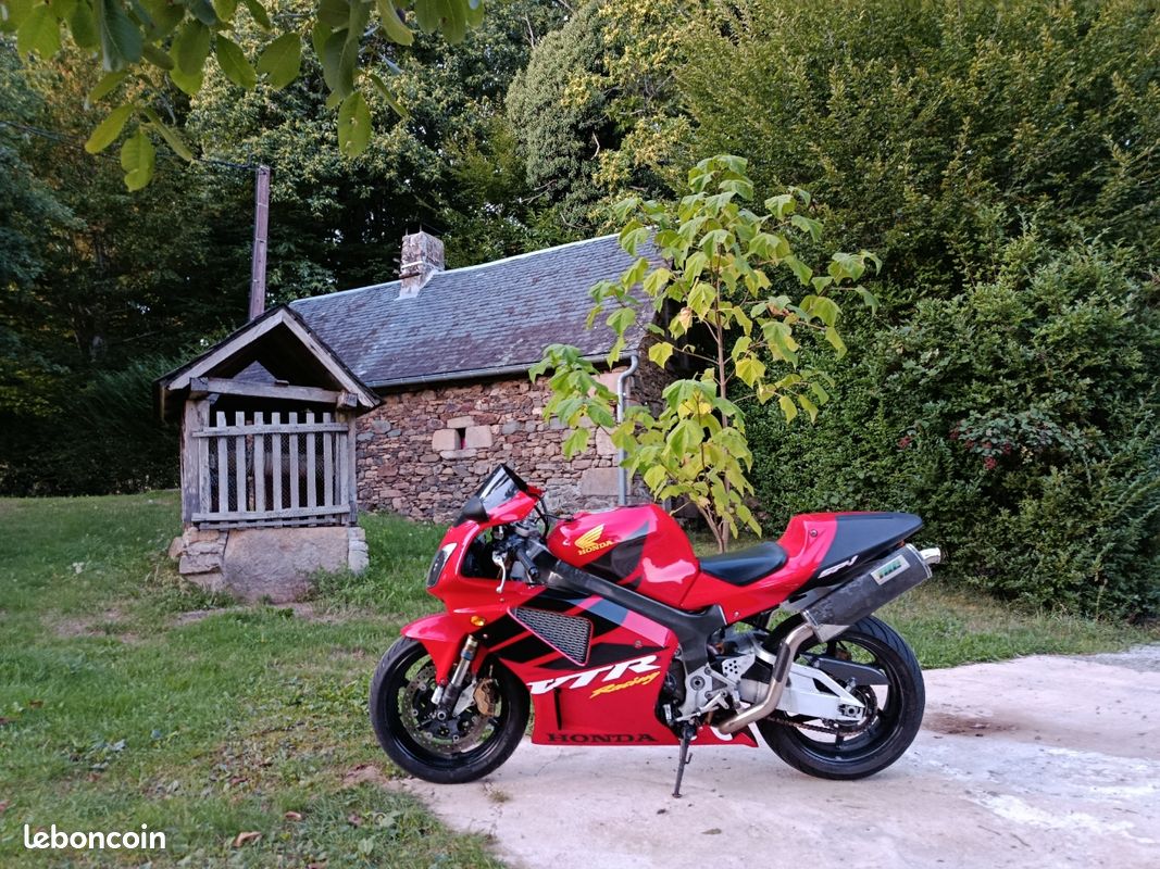 Honda vtr 1000 sp1 (image 1)