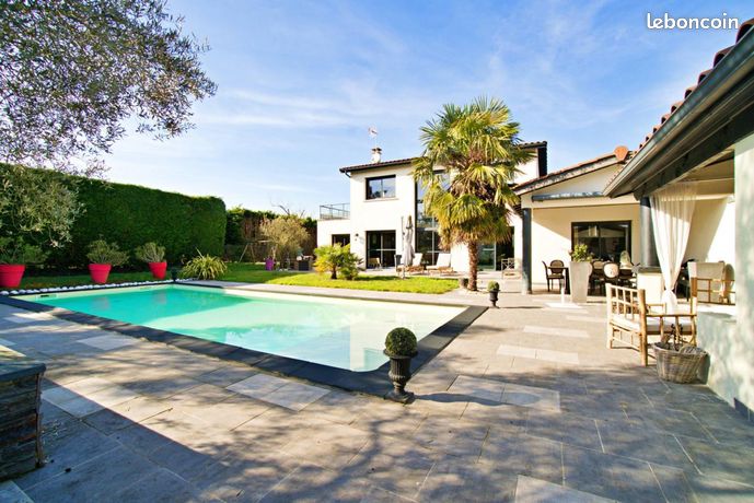 Maison 5 pièces 210 m²