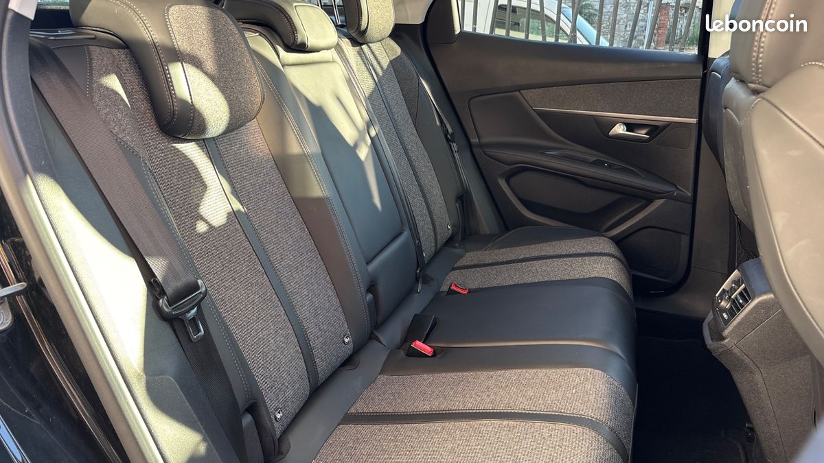 PEUGEOT 3008 1.2 PURETECH 130ch ALLURE EAT6 - Entretien complet * Carplay * Caméra * Grip Control (image 23)
