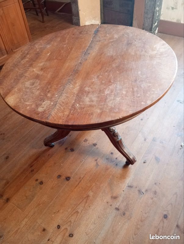 Table ancienne (image 1)