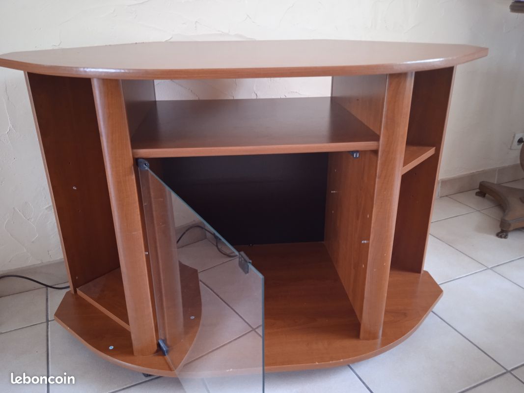 Meuble tèlèvision à roulette (image 2)