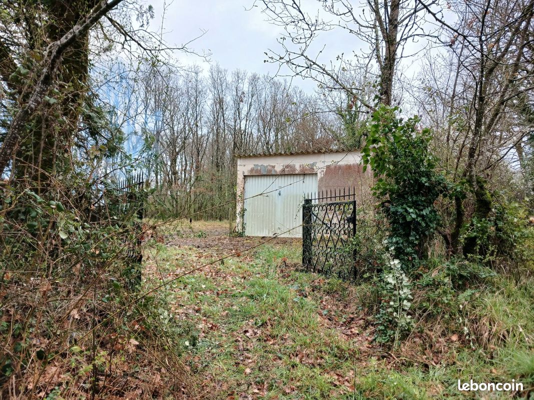 Terrain 70ca · à Bélâbre · 13 000 €