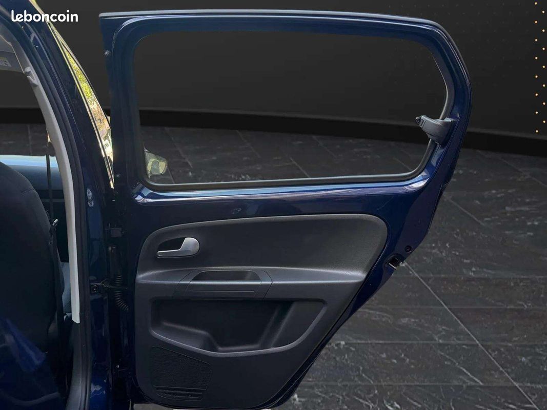 Volkswagen UP 1.0 65CH BLUEMOTION TECHNOLOGY LOUNGE 5P (image 8)