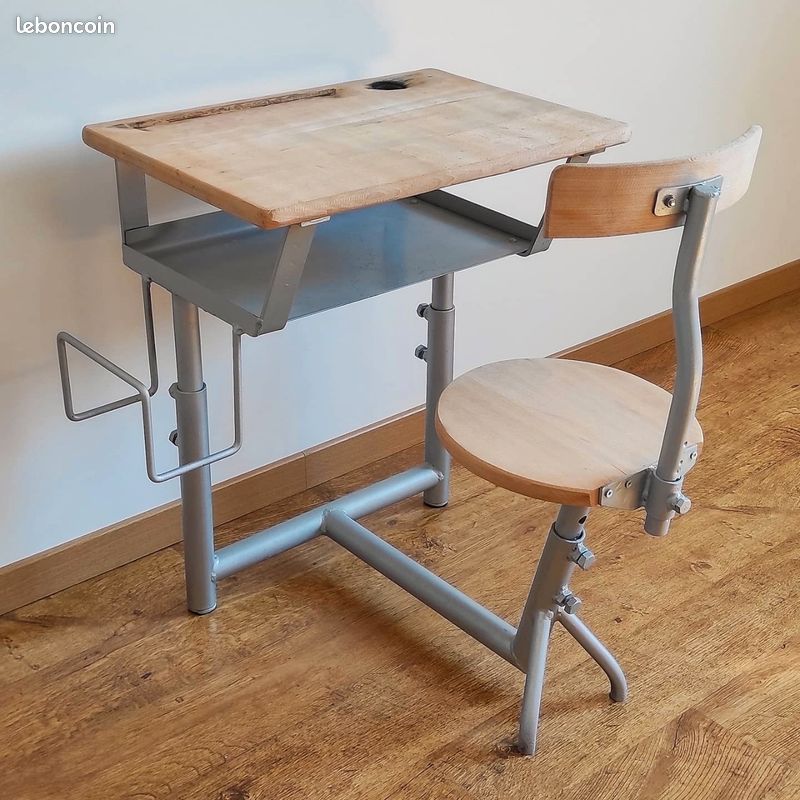 Bureau d'écolier ancien vintage banc d'école
Totalement rénovée par mes soins
Assise et bureau réglable en hauteur
Enfants (image 1)