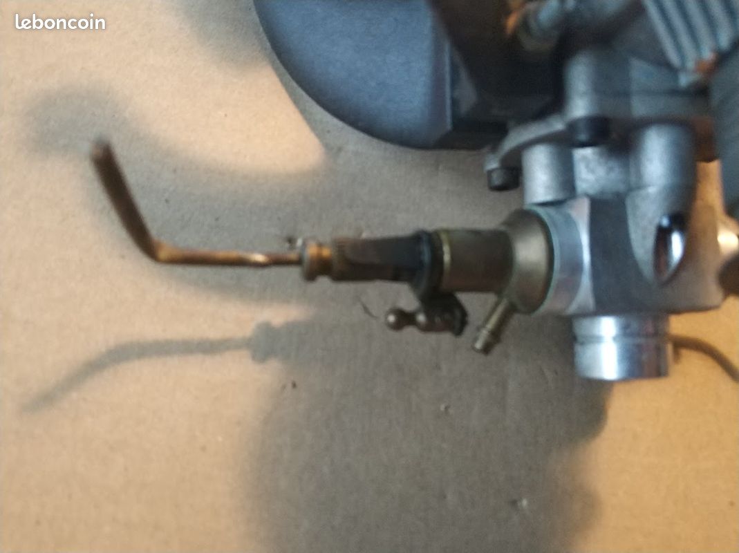Moteur 2 Temps 9 Cm3 Pour Avion RC - Occasion - Pièce Détachée