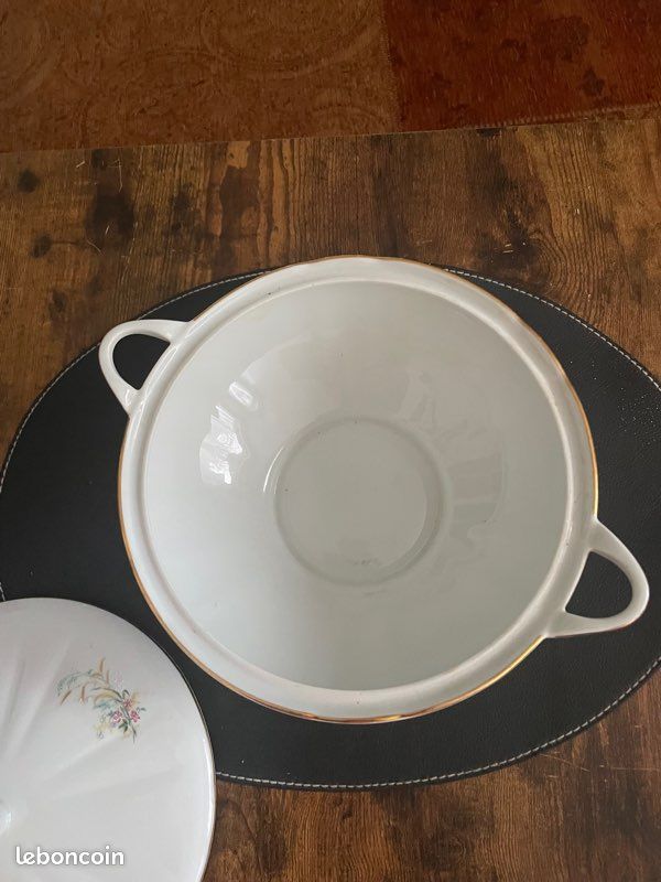 Une très jolie Soupière vintage en porcelaine Berry (image 2)