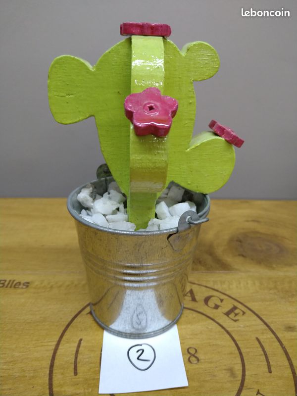 Petit cactus bois fleurs roses (image 2)
