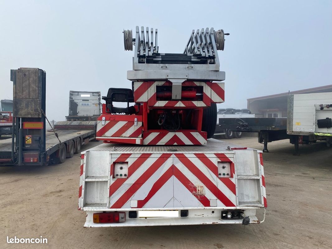 Camion pompier RENAULT G230 (image 5)