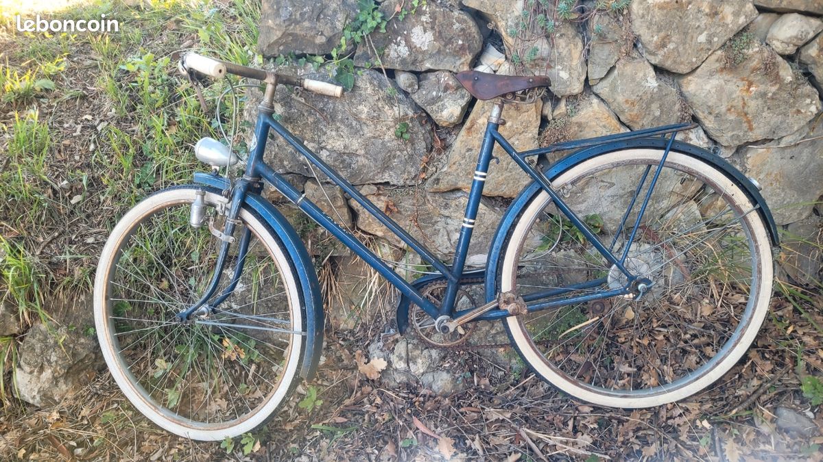 Vélo Ancien FAVOR - D'occasion, Bon état Général