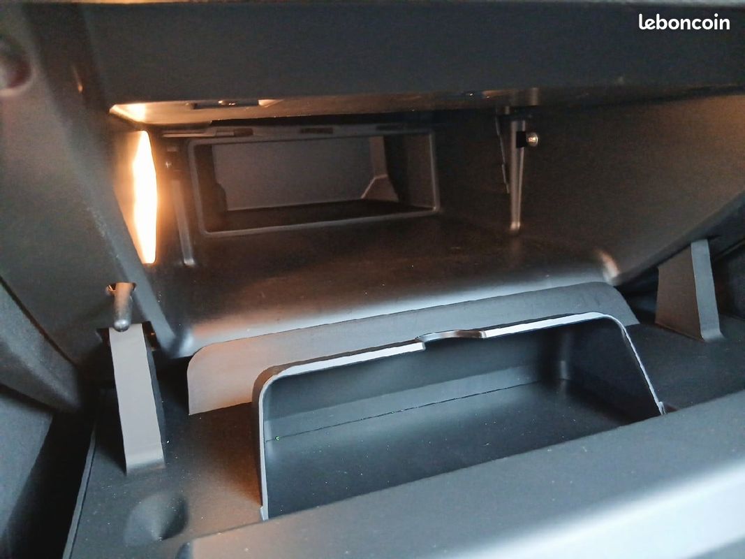 CITROEN C4 PureTech 130 S&S EAT8 Shine (image 28)