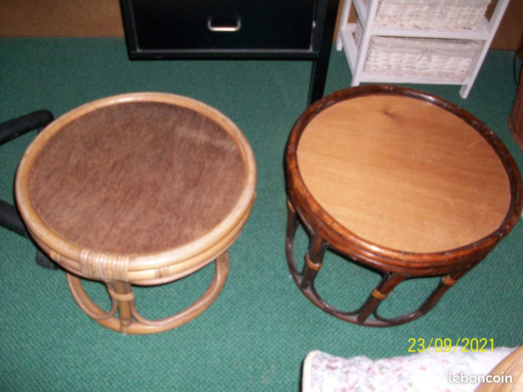 Une petite table basse bar en rotin (image 1)
