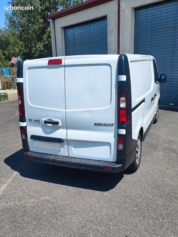Renault trafic 3 2.0 dci 120 cv grand confort (image 2)