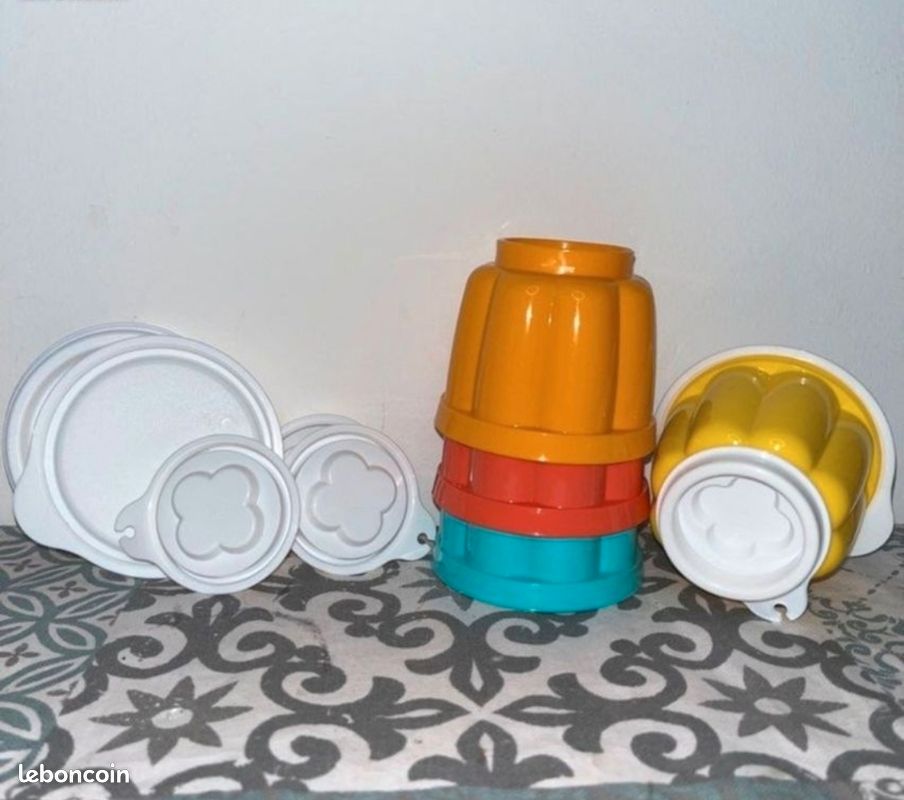 Lot De 4 Moules Vintage Tupperware - Pour Flans, Entremets, Crèmes - Occasion En Bon état