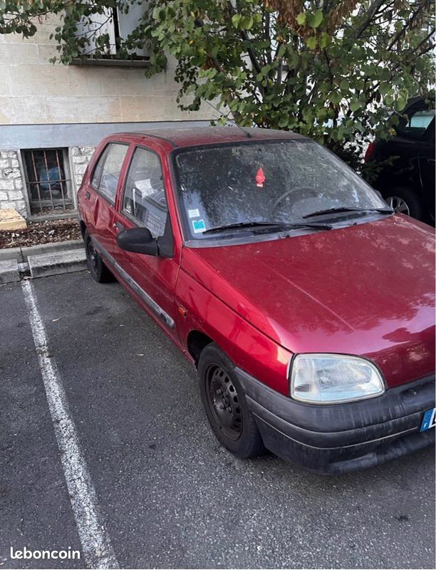 Clio 1 rouge (image 1)