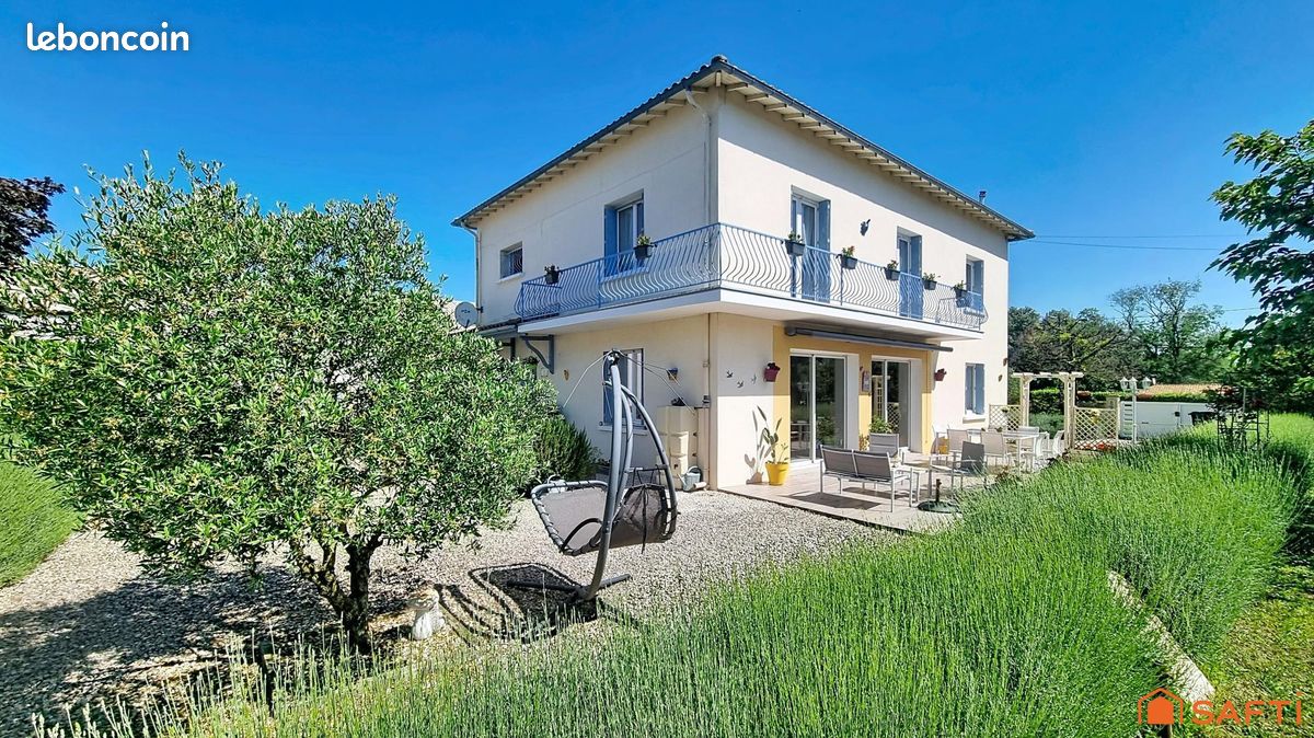 Maison 9 pièces 218 m² · à Meursac · 218 m² · 415 000 €
