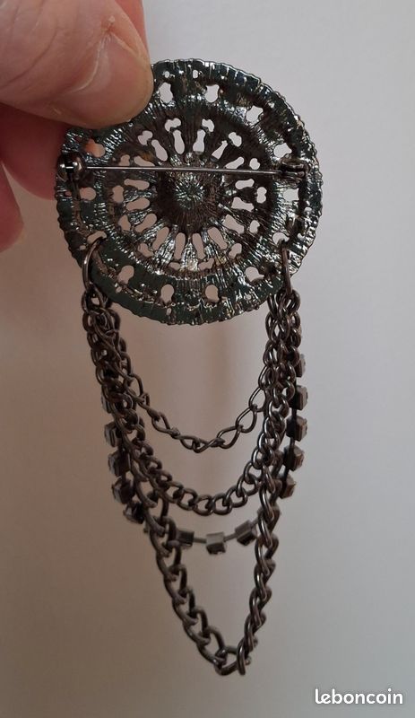 Jolie broche fantaisie (image 3)