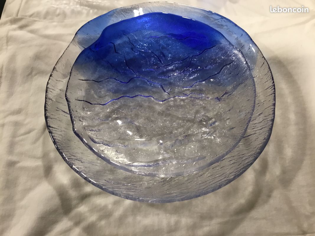 Vaisselle design 34 pièces transparente et bleue (image 1)