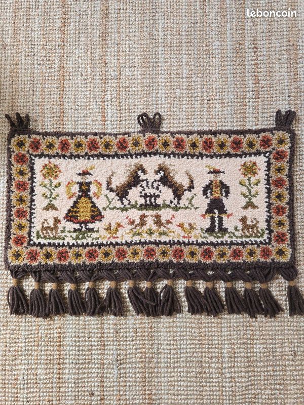 Tapis Mural Vintage Cousu Main - Décoration Chalet - Style Minable Mais Chic - Marron - Ebr