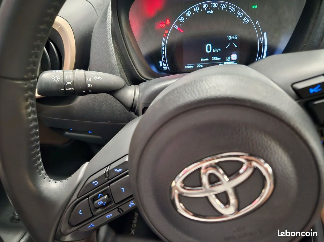 Toyota AYGO X Design 1.0 VVTi 12V 72 cv (image 24)