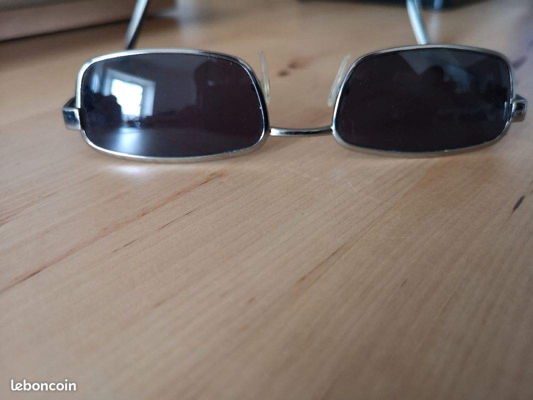 Paire de Lunettes gucci solaire (image 2)