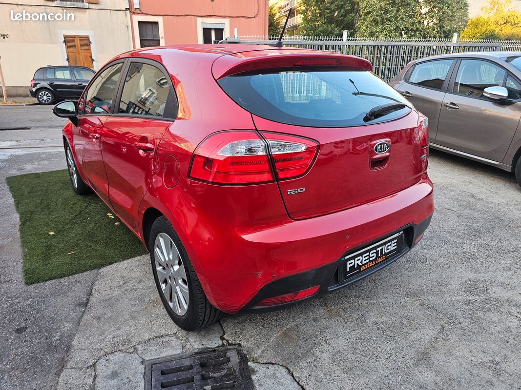 KIA RIO 1.4 CRDI 90 CH 6 CV CT OK très PROPRE (image 2)