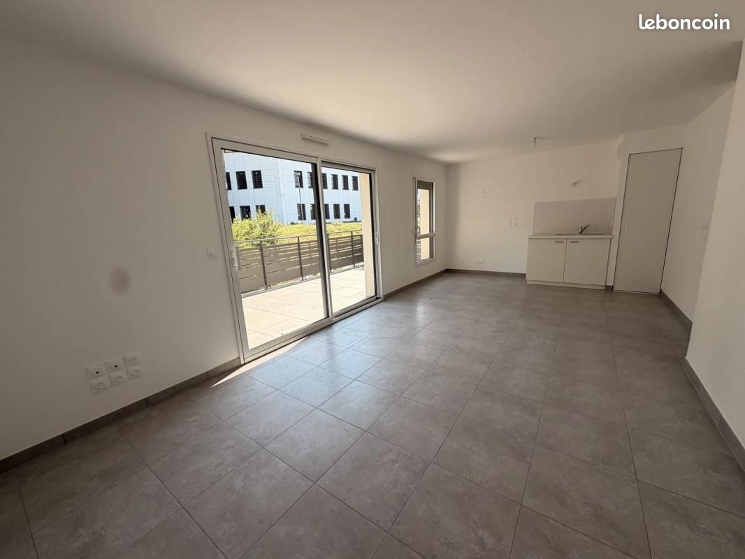 Appartement 3 pièces 63 m² · à Charbonnières-les-Bains · 63 m² · 1 056 €